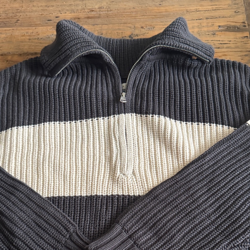NWT! American Eagle gray and Cream Women's half zip Sweater - Picture 2 of 7